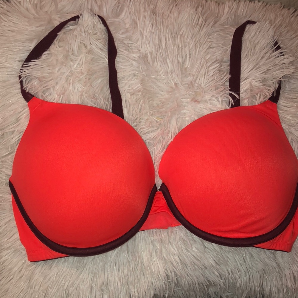 Pink by Victoria’s Secret 36D bra.